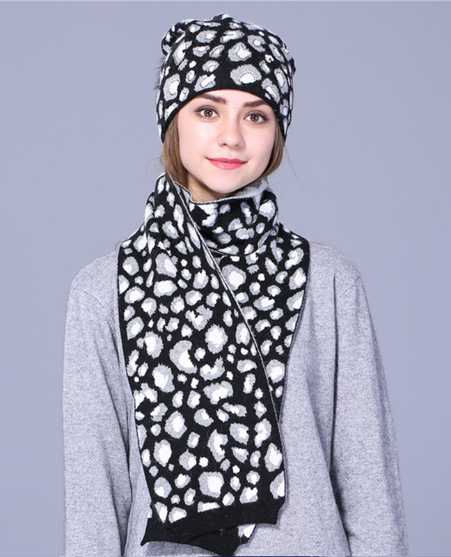 Leopard print knitted hat Leopard print knitted hat
