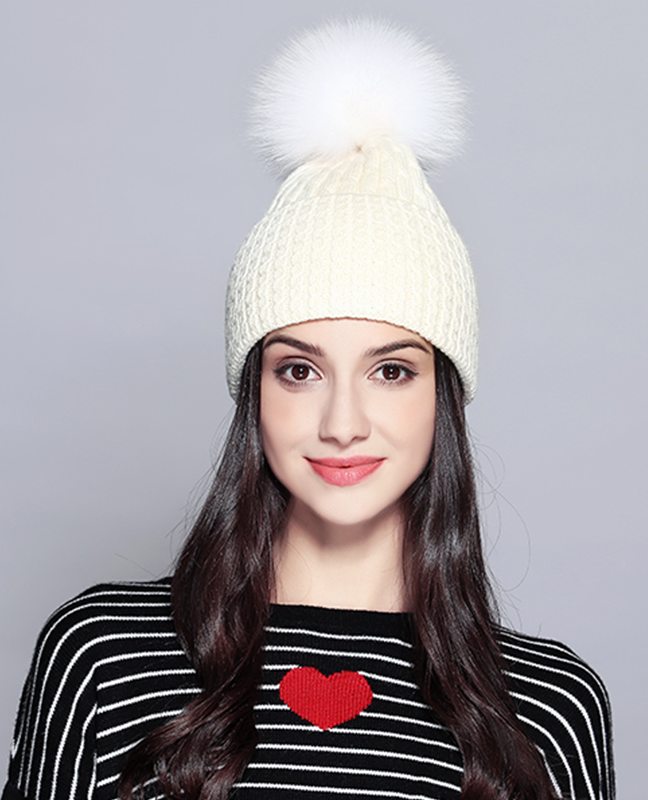 Elegant Raccoon Fur Beanie Elegant Raccoon Fur Beanie
