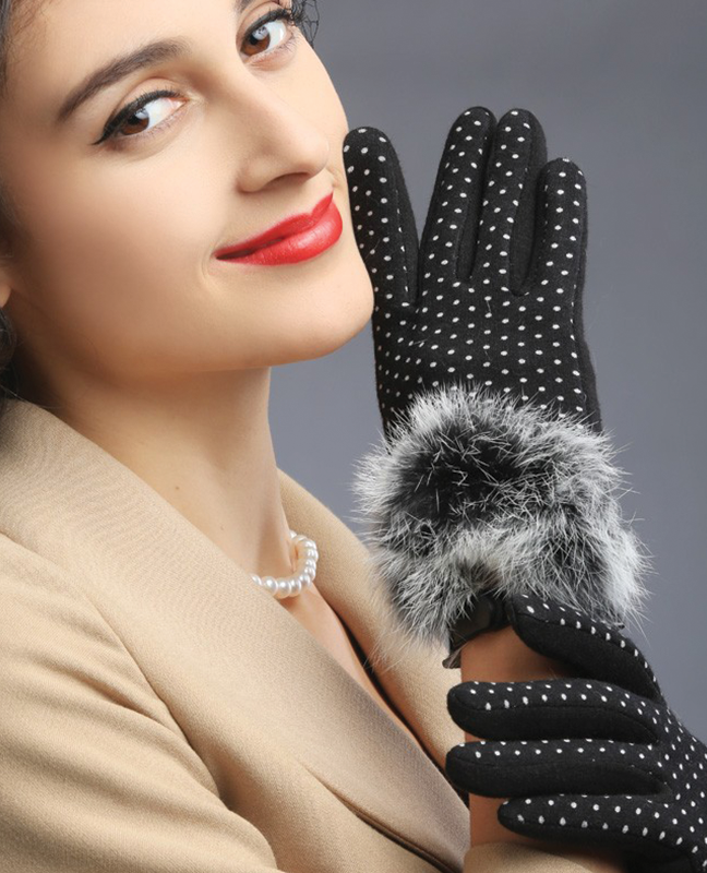 Vouge rabbit fur mittens Vouge rabbit fur mittens