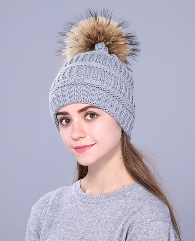 Real fox fur pompom beanie Real fox fur pompom beanie