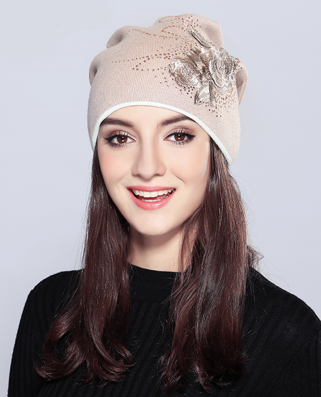 Vogue Flower Rhinestones Beanie Vogue Flower Rhinestones Beanie