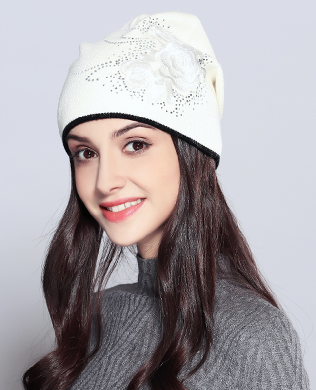 Vogue Flower Rhinestones Beanie Vogue Flower Rhinestones Beanie
