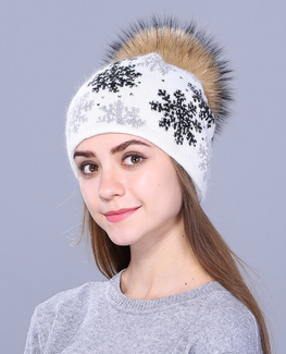 Natural pom poms rabbit fur Beanie