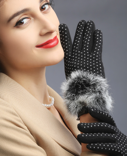 Vouge rabbit fur mittens