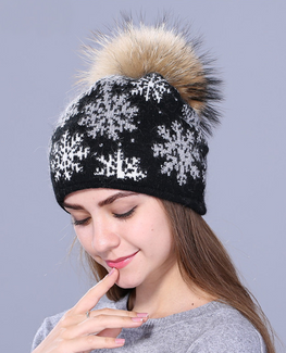 Natural pom poms rabbit fur Beanie